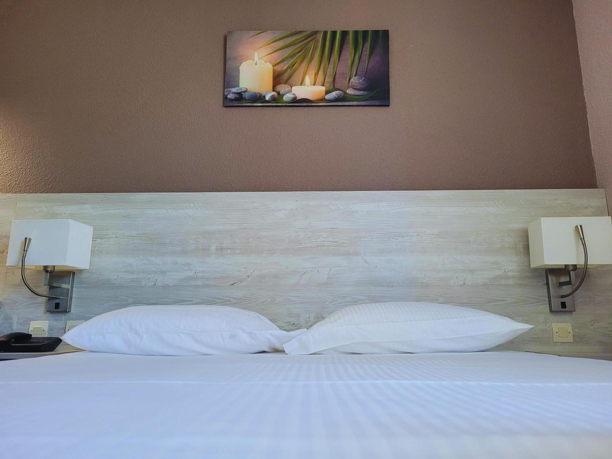 Hotel Restaurant Les Chataigniers Privas Kültér fotó
