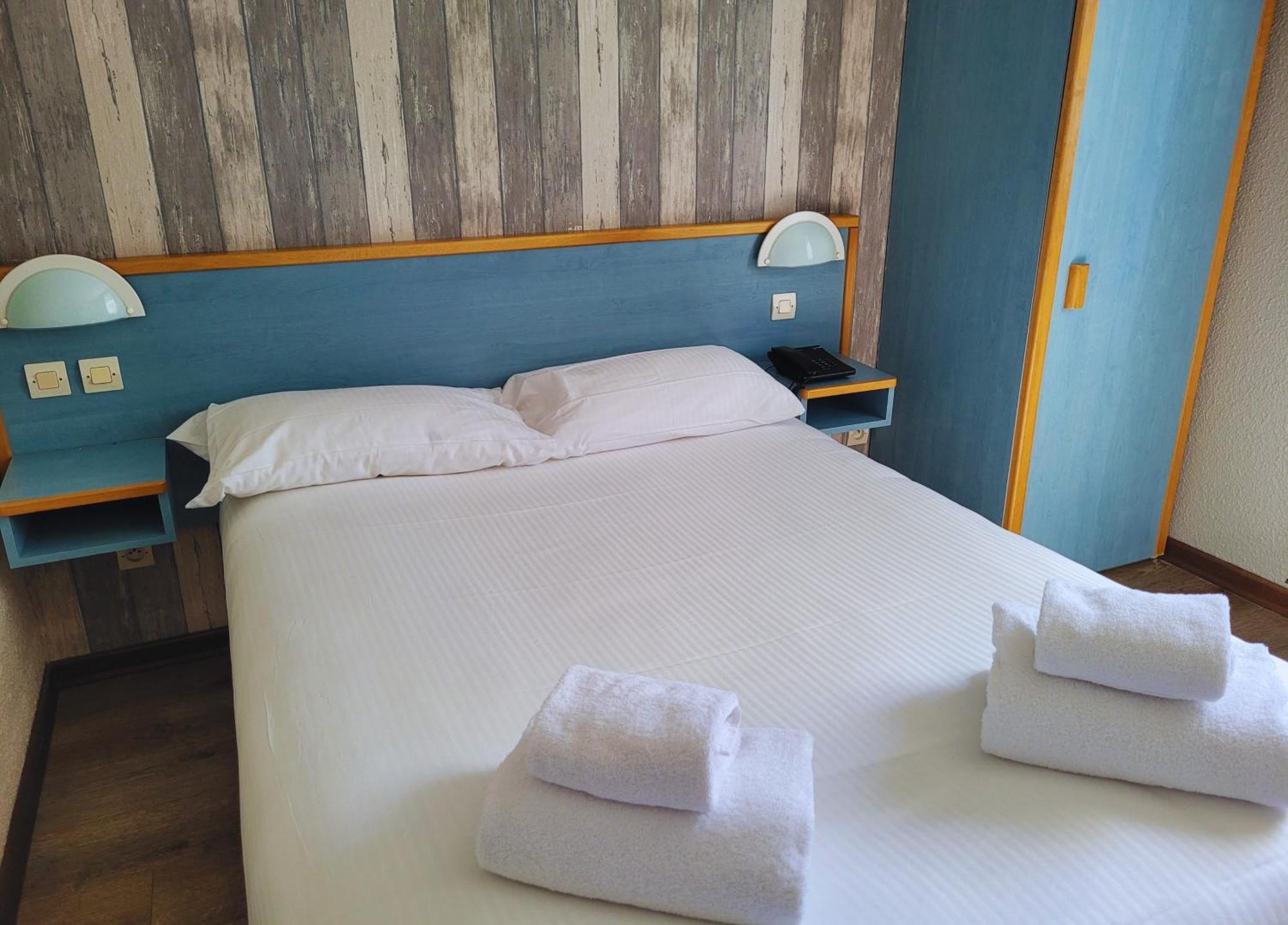 Hotel Restaurant Les Chataigniers Privas Kültér fotó