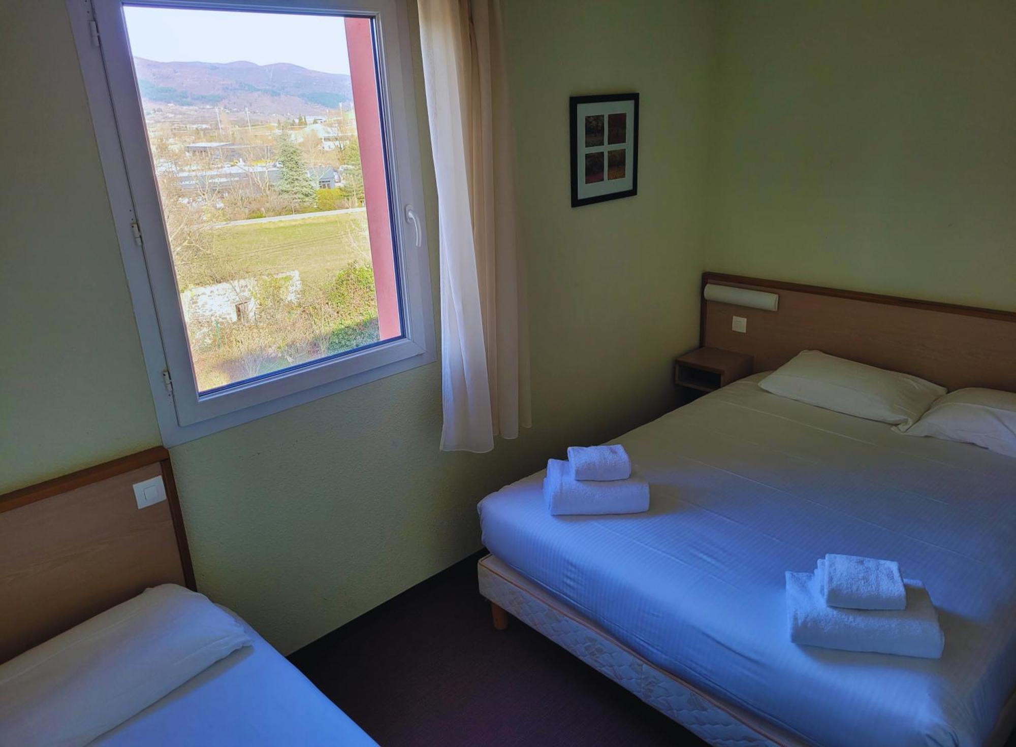 Hotel Restaurant Les Chataigniers Privas Kültér fotó
