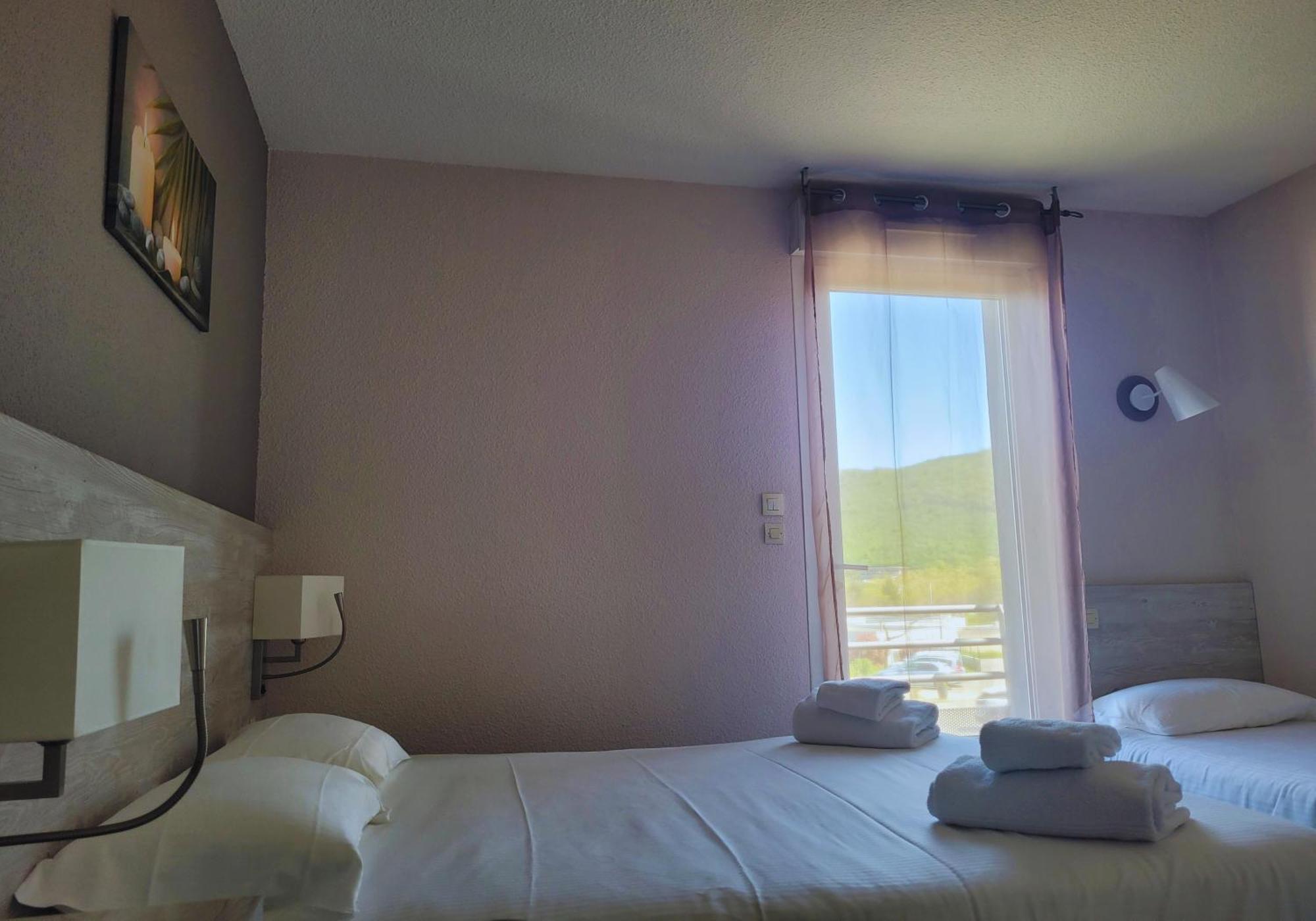 Hotel Restaurant Les Chataigniers Privas Kültér fotó
